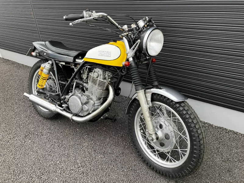 Yamaha SR400-1