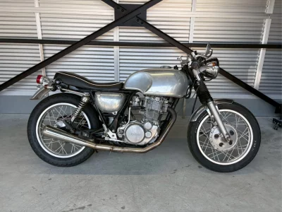 Yamaha SR400-1