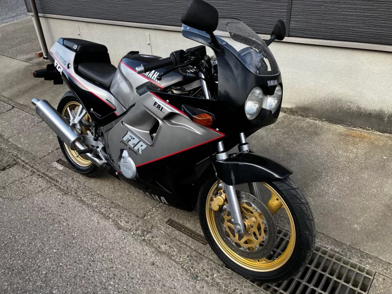 Yamaha FZR250