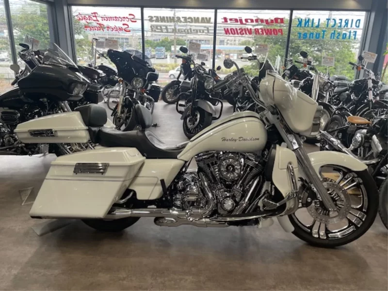 Harley-Davidson HARLEY FLHTCU1690