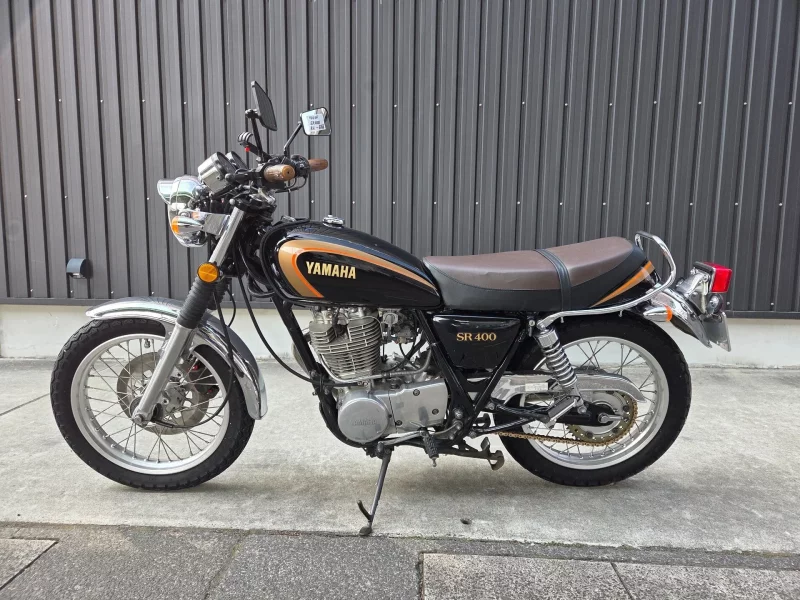 Yamaha SR400-1