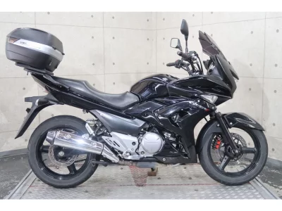 Suzuki GSR250F