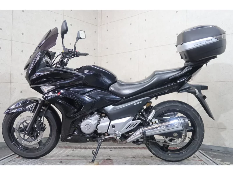 Suzuki GSR250F