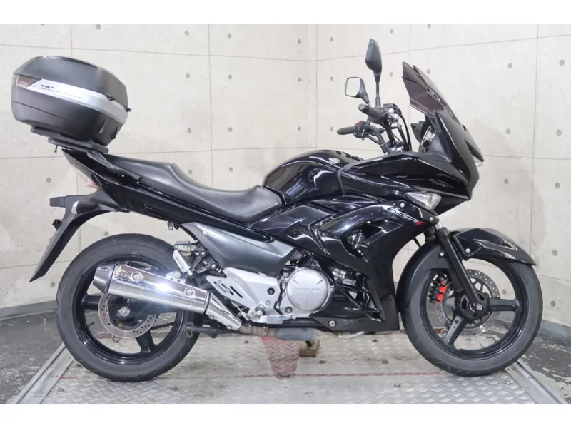 Suzuki GSR250F