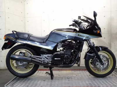 Kawasaki GPZ900R