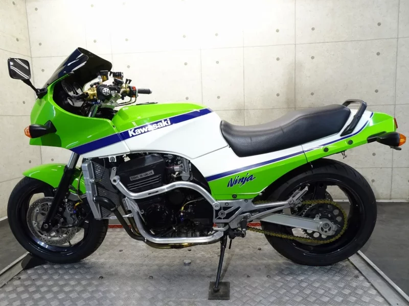 Kawasaki GPZ900R
