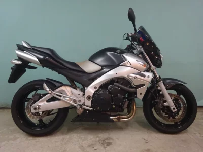 Suzuki GSR400