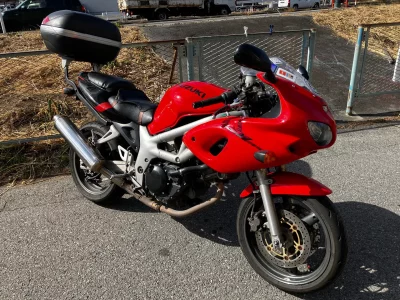 Suzuki SV400S