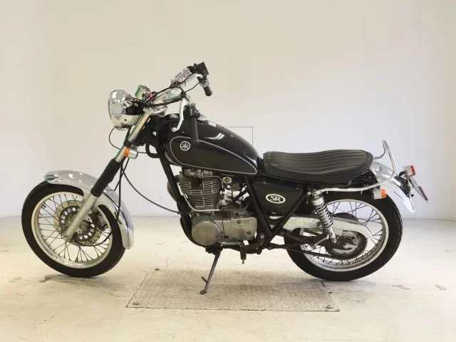 Yamaha SR400-3