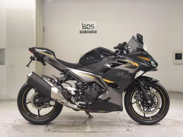 Kawasaki NINJA400-2
