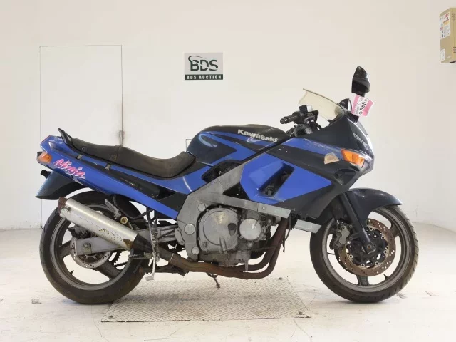 Kawasaki ZZR400-1
