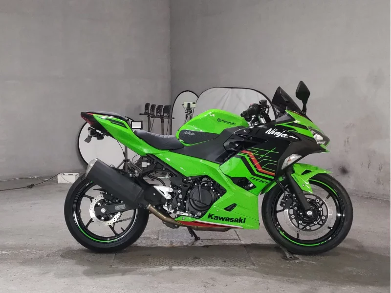 Kawasaki NINJA400 лот № 7225 оценка 4.5  с аукциона в Японии