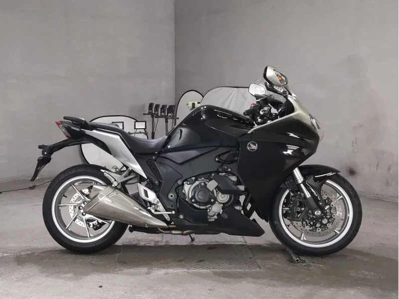 Honda VFR1200F DCT лот № 7397 оценка 4  с аукциона в Японии