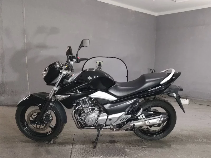 Suzuki GSR250