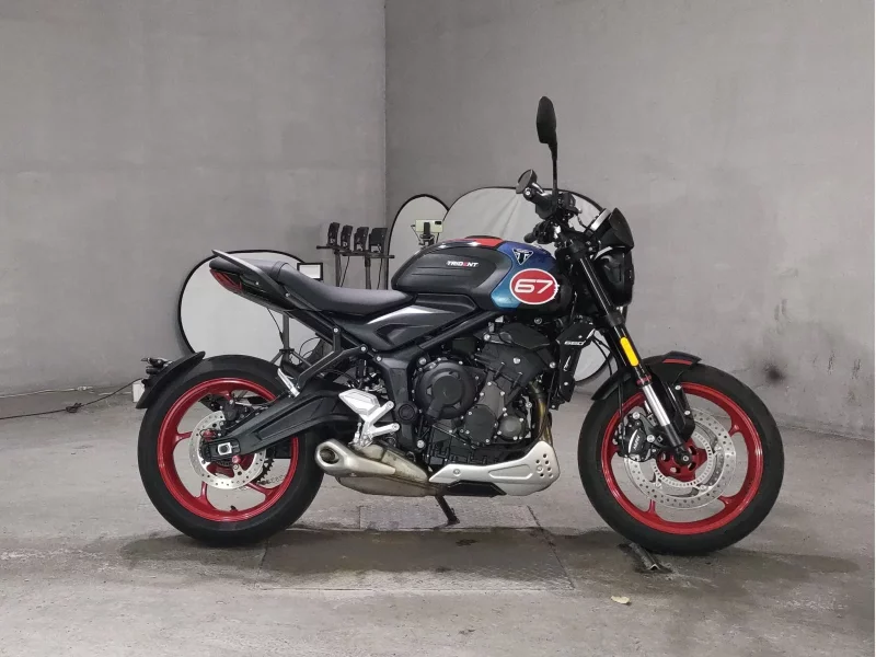 Triumph  TRIDENT 660 TRIBUTE лот № 8509 оценка 6  с аукциона в Японии
