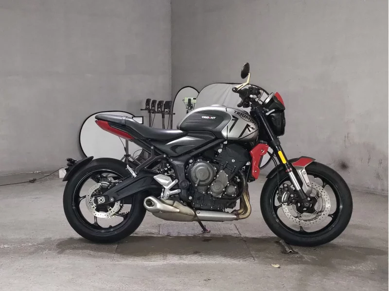 Triumph  TRIDENT 660 лот № 8517 оценка 4.5  с аукциона в Японии