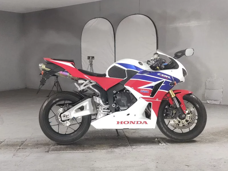 Honda CBR600RR лот № 5116 оценка 4  с аукциона в Японии