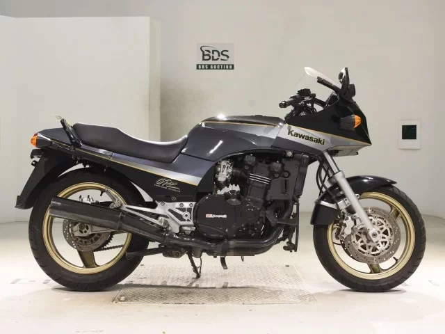Kawasaki GPZ900R