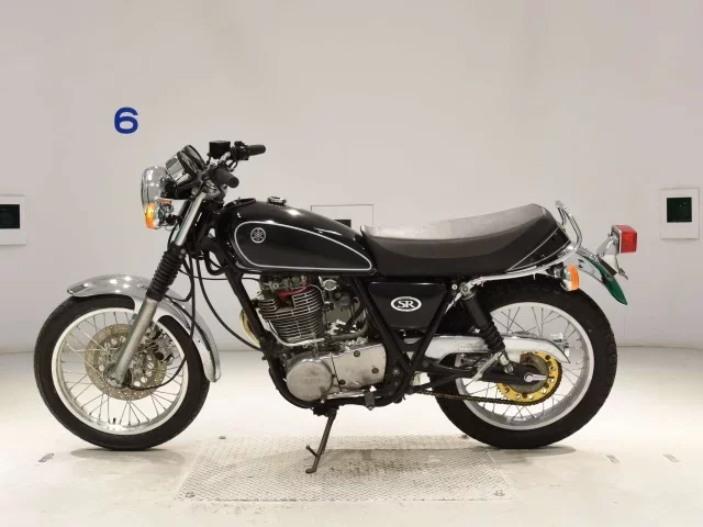 Yamaha SR400-3