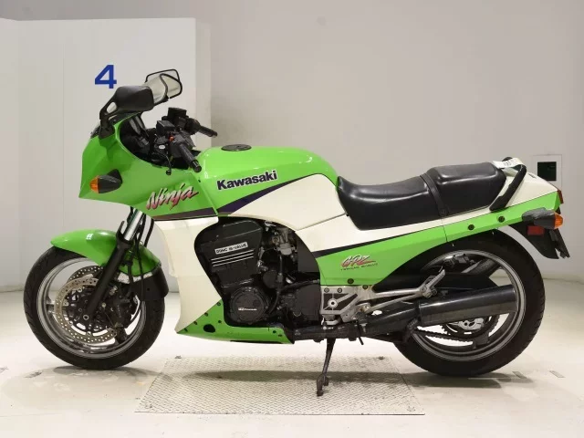Kawasaki GPZ900R