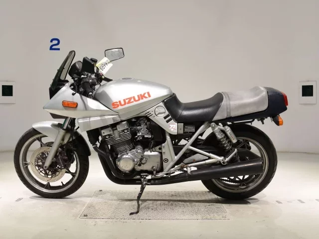 Suzuki GSX400S KATANA