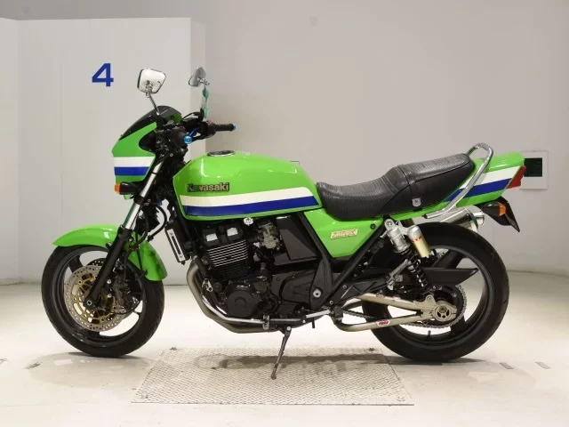 Kawasaki ZRX400