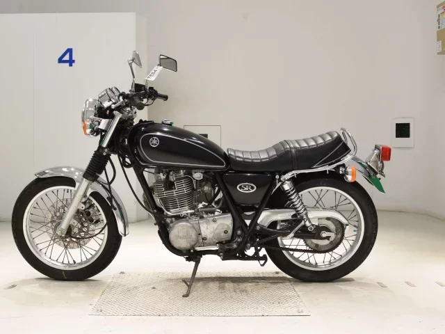 Yamaha SR400-3
