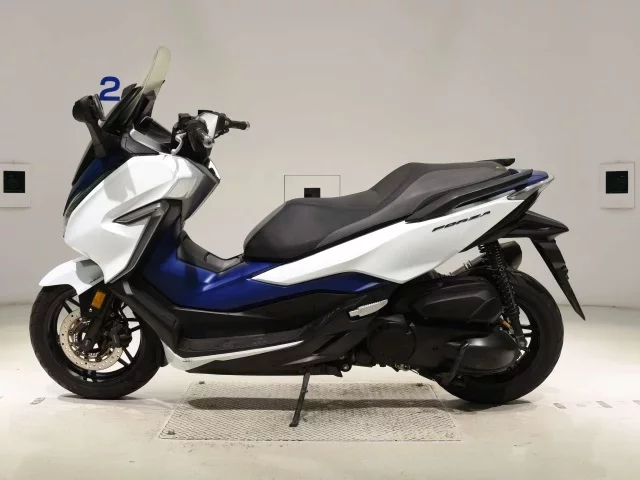Honda FORZA -4