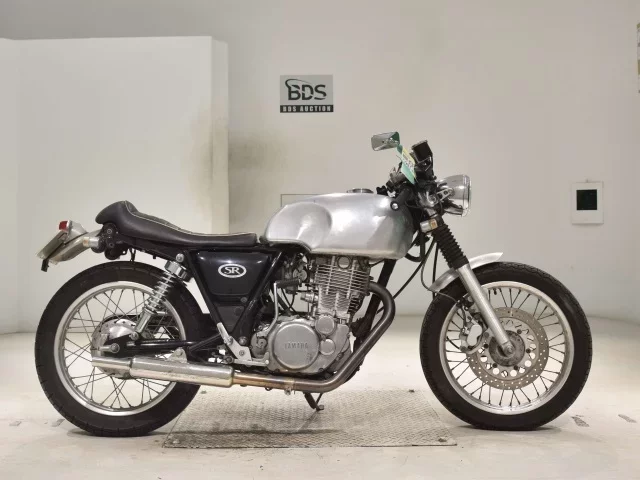 Yamaha SR400-3