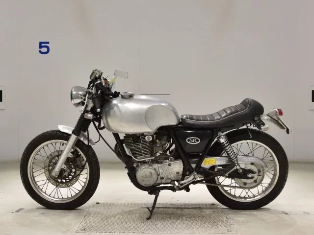 Yamaha SR400-3