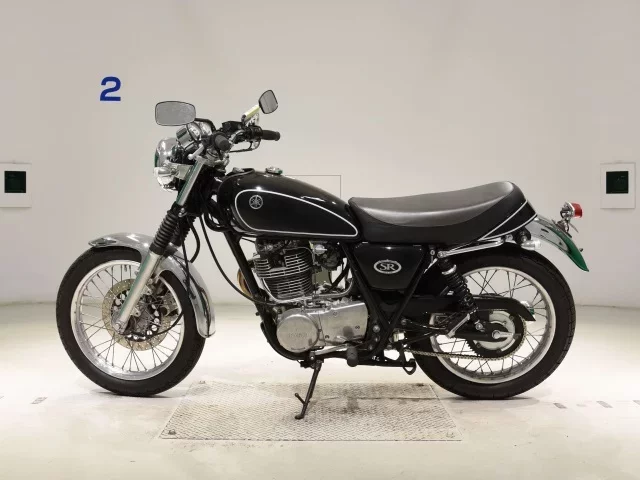 Yamaha SR400-3