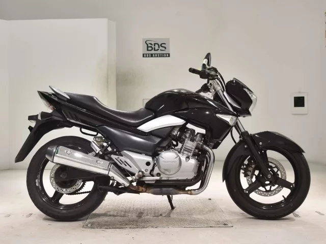 Suzuki GSR250