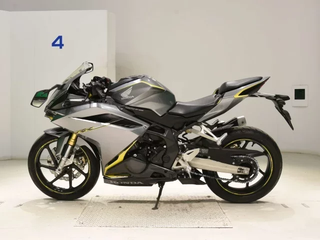 Honda CBR250RR-2