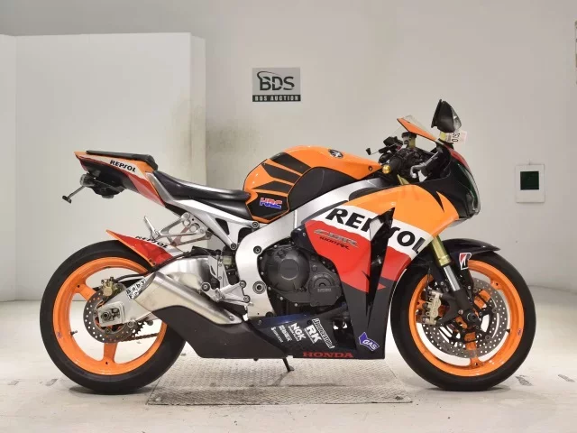 Honda CBR1000RR лот № 0152 оценка 4  с аукциона в Японии