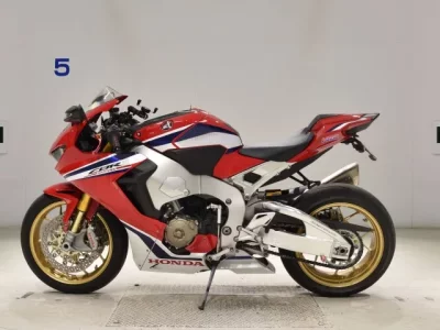 Honda CBR1000RR-3SP лот № 2755 оценка 5  с аукциона в Японии 2