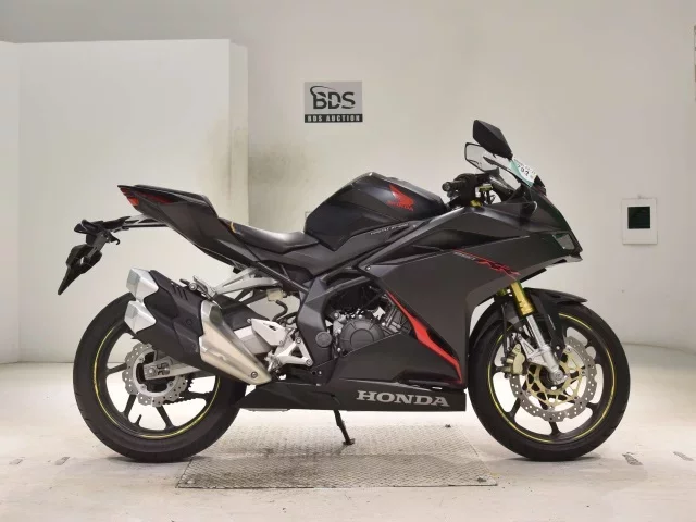 Honda CBR250RR-2 лот № 2793 оценка 4  с аукциона в Японии