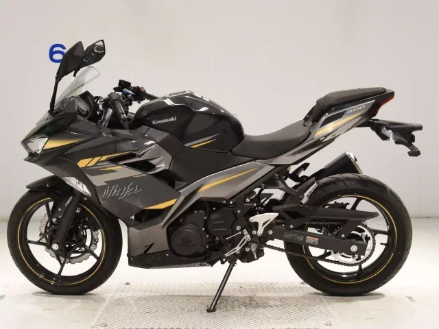 Kawasaki NINJA400-2