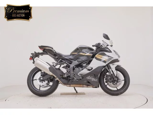 Kawasaki ZX-4R SE лот № 7512 оценка 8  с аукциона в Японии