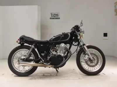 Yamaha SR400-3