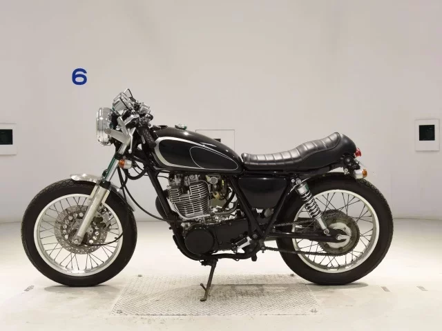 Yamaha SR400-3