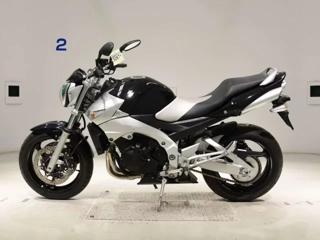 Suzuki GSR400