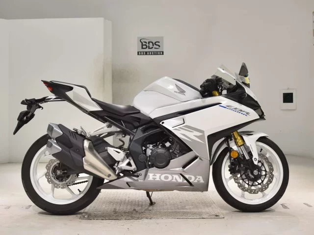 Honda CBR250RR-2A лот № 2758 оценка 5  с аукциона в Японии