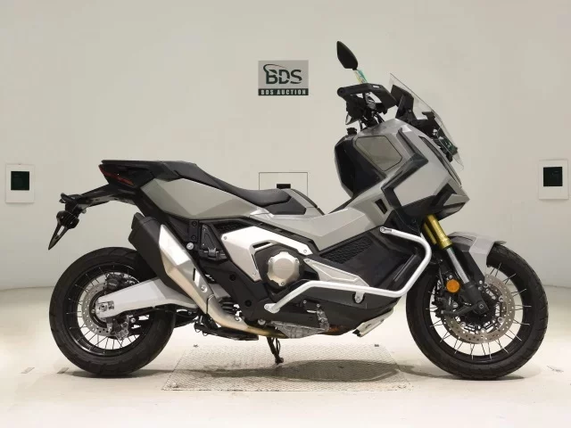 Honda X-ADV750-2 лот № 7784 оценка 8  с аукциона в Японии