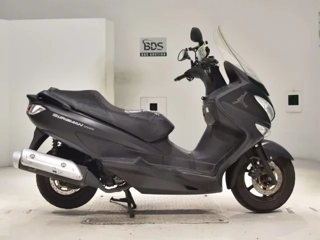 Suzuki BURGMAN200 лот № 2697 оценка 4  с аукциона в Японии