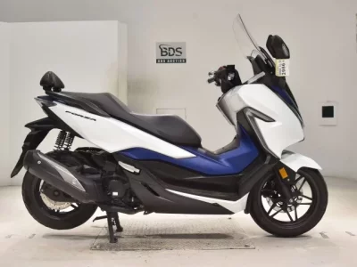 Honda FORZA -4