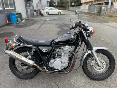 Yamaha SR400-1