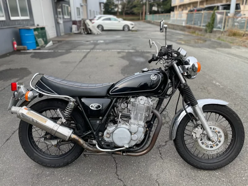 Yamaha SR400-1