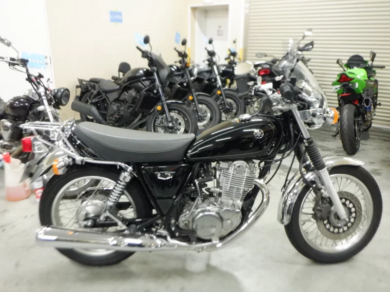 Yamaha SR400-1