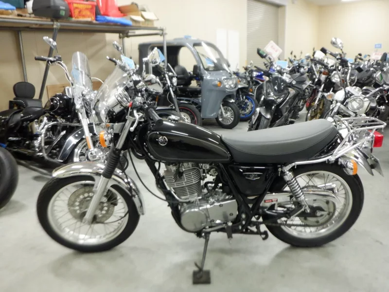 Yamaha SR400-1