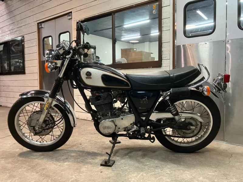 Yamaha SR400-1